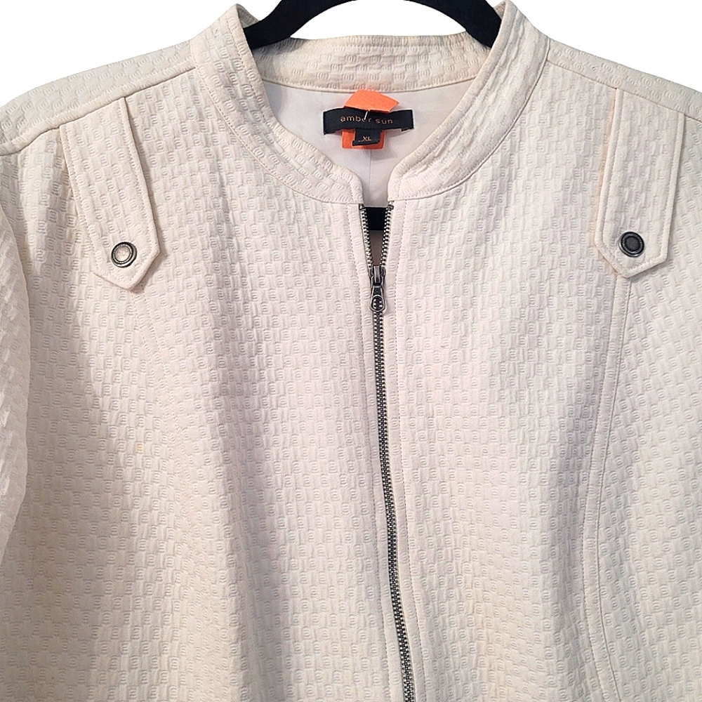 Fun white XL Amber Sun zip u front Cotton and Rayon lined jacket.